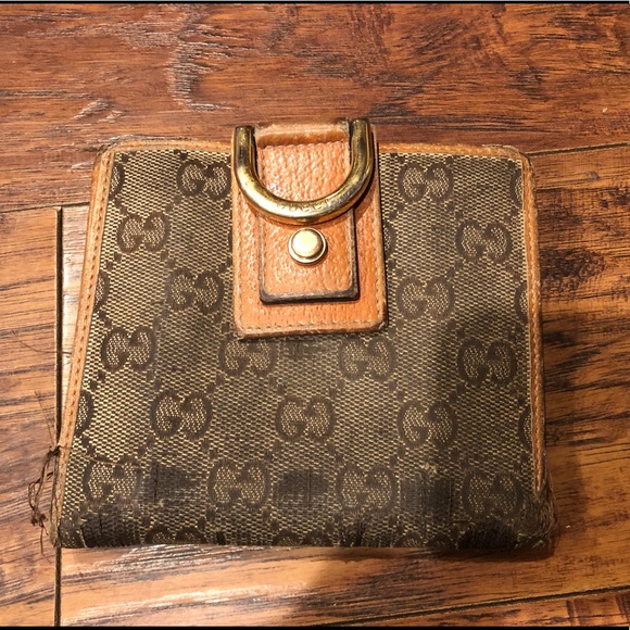 Authentic GUCCI D ring monogram bifold wallet - Picture 2 of 12